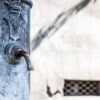 Con il caldo rischio coliche renali, l’urologo: “Ogni bicchiere d’acqua lo riduce fino al 13%”