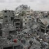 Gaza, “29 morti in un raid”. Media: “Israele vuole inglobare Rafah in zona cuscinetto”