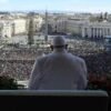 Papa, dalla malattia alla morte: la lunga partita dei complottisti
