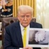 Trump e la lite con il giornalista per la foto: modificata o no?