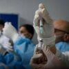 Covid, Bassetti: “In campana con la nuova variante, in Asia aumento di casi”