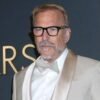 Kevin Costner, “scena di stupro non prevista sul set”: una stunt lo denuncia