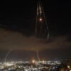 Buio, missili, paura e confusione: la strategia notturna dell’Iran contro Israele