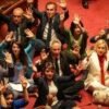 Dl sicurezza, protesta Pd-M5S-Avs in Senato: seduti in Aula come manifestanti