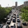 Iran, fuga da Teheran: “Strade intasate e file per la benzina”