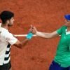 Sinner ad Halle, Alcaraz al Queen’s. In Spagna: “Jannik vuole evitarlo”