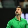 Djokovic, il rito all’Australian Open: “Ogni giorno abbraccio un fico brasiliano nei giardini di Melbourne, mi cura”