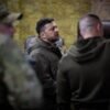 Ucraina, Zelensky in visita nel Donetsk: “Russia prepara offensiva primavera”