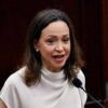 Maria Corina Machado torna in Venezuela dopo quasi un anno di esilio: “Sono qui. Con voi”