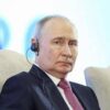 Putin compie 74 anni, da spie cancro a studio su ‘andatura da pistolero’: tutti gli alert sulla salute