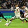 Calhanoglu causa un rigore, gol annullato a Lautaro: cos’è successo in Inter-Bruges