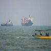 Iran, Pasdaran: “Tre petroliere contro mine nello Stretto di Hormuz, una è esplosa”
