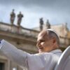 Papa Leone XIV in auto scoperta prima dell’udienza generale: “Grazie a tutti per il sostegno”