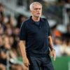 Roma, Mourinho: “Sono un avversario, ma vorrei abbracciare i tifosi”
